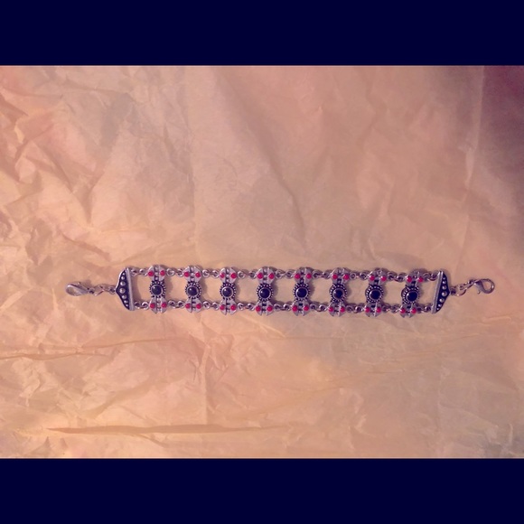 Vintage Look Bracelet - Picture 1 of 2